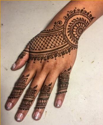 henna on hand